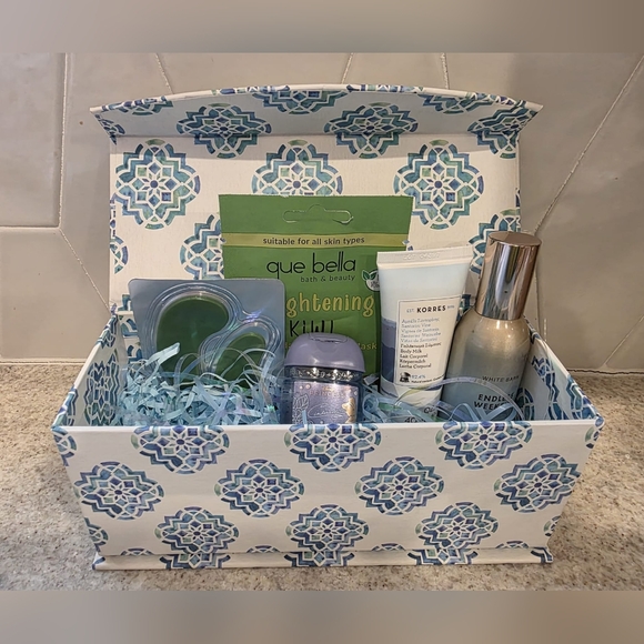 Other - Que Bella & Korres, Bath & Body Works Spa Gift Box - Blue & Green